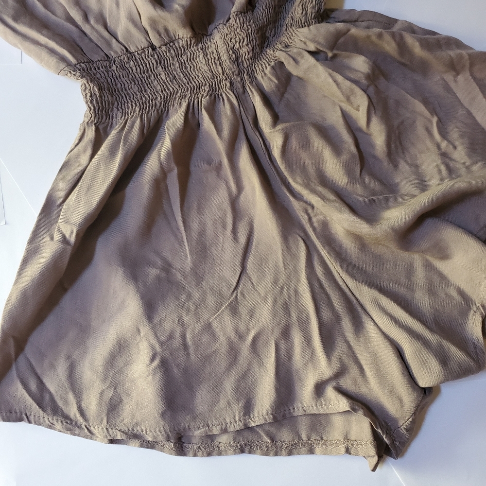 SOLD 🌸💝🌸 Brandy Melville Taupe Nude 🤎💜🤎 Romper Blanche Neutral Mini - Picture 7 of 10